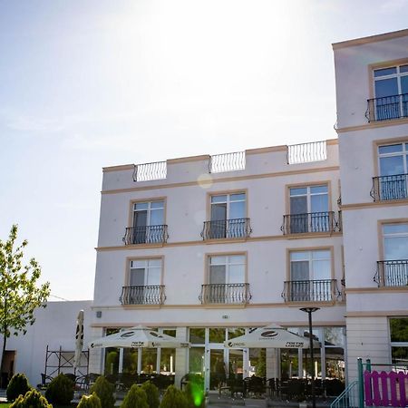 Unique Garden Hotel Braila Ngoại thất bức ảnh