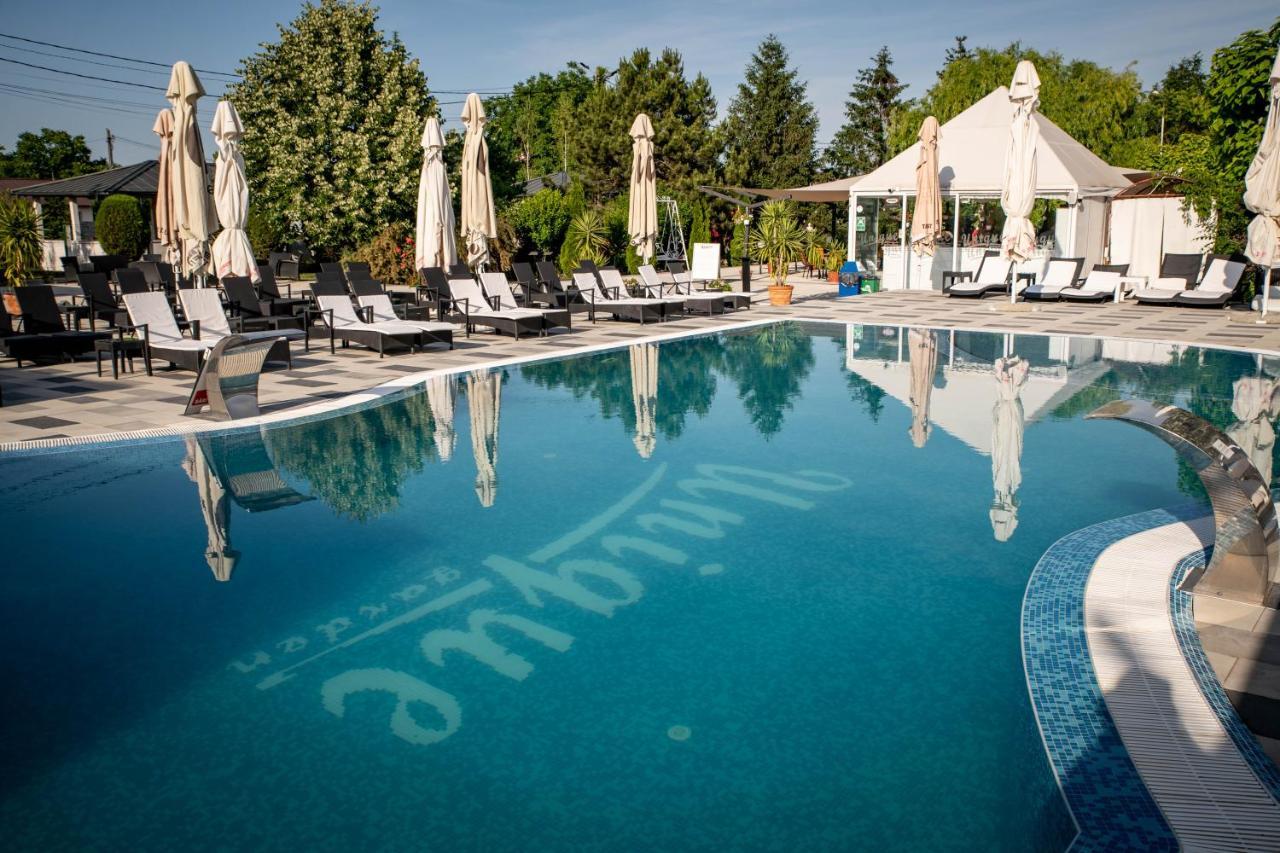 Unique Garden Hotel Braila Ngoại thất bức ảnh