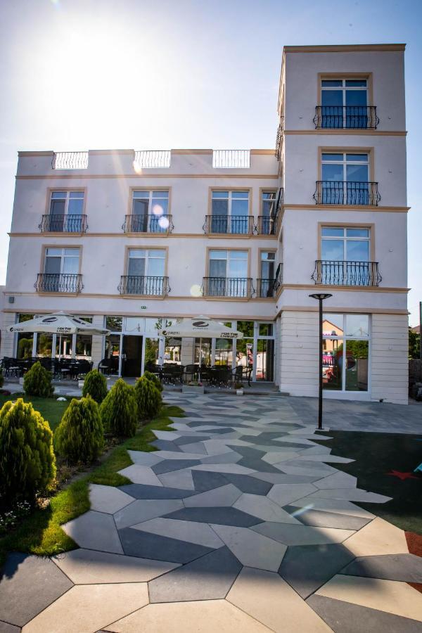 Unique Garden Hotel Braila Ngoại thất bức ảnh