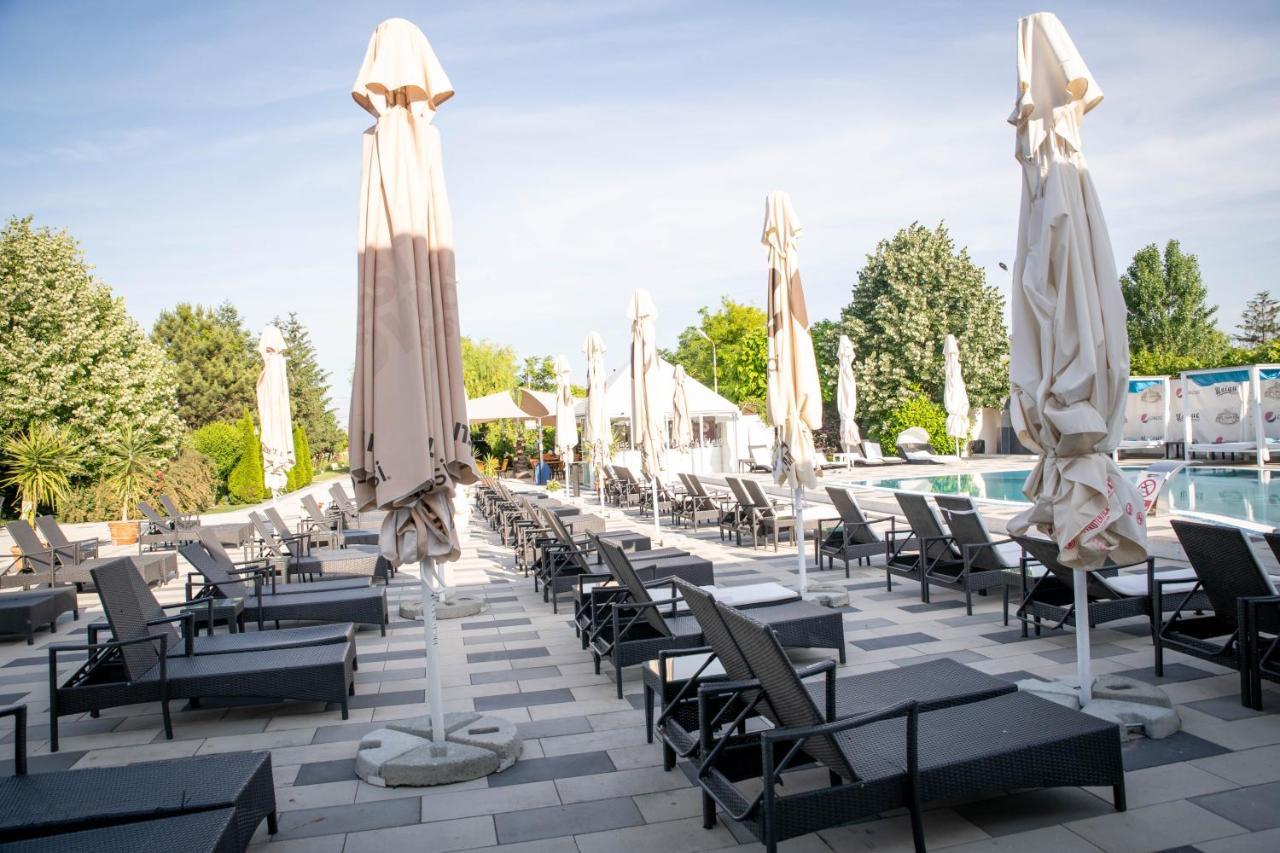 Unique Garden Hotel Braila Ngoại thất bức ảnh
