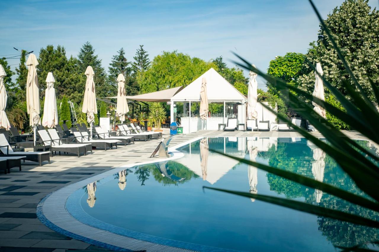 Unique Garden Hotel Braila Ngoại thất bức ảnh
