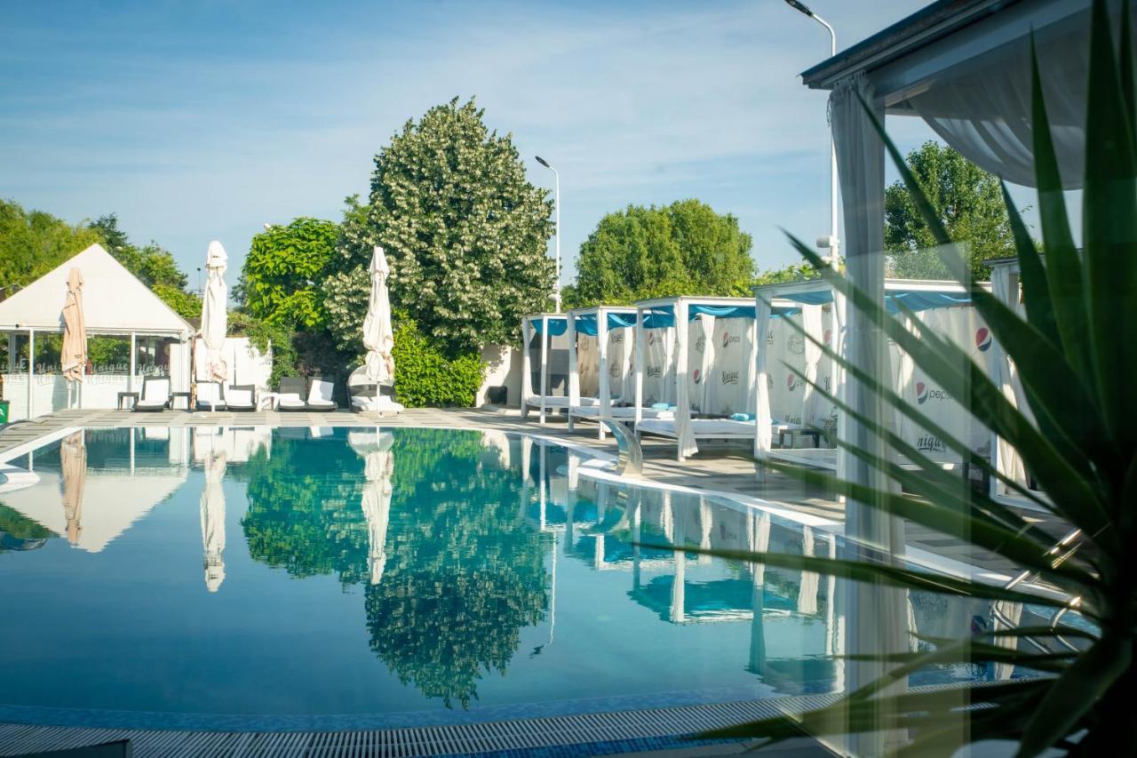 Unique Garden Hotel Braila Ngoại thất bức ảnh
