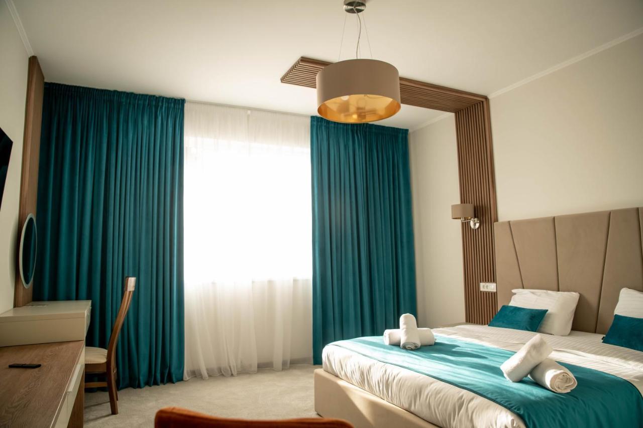 Unique Garden Hotel Braila Ngoại thất bức ảnh