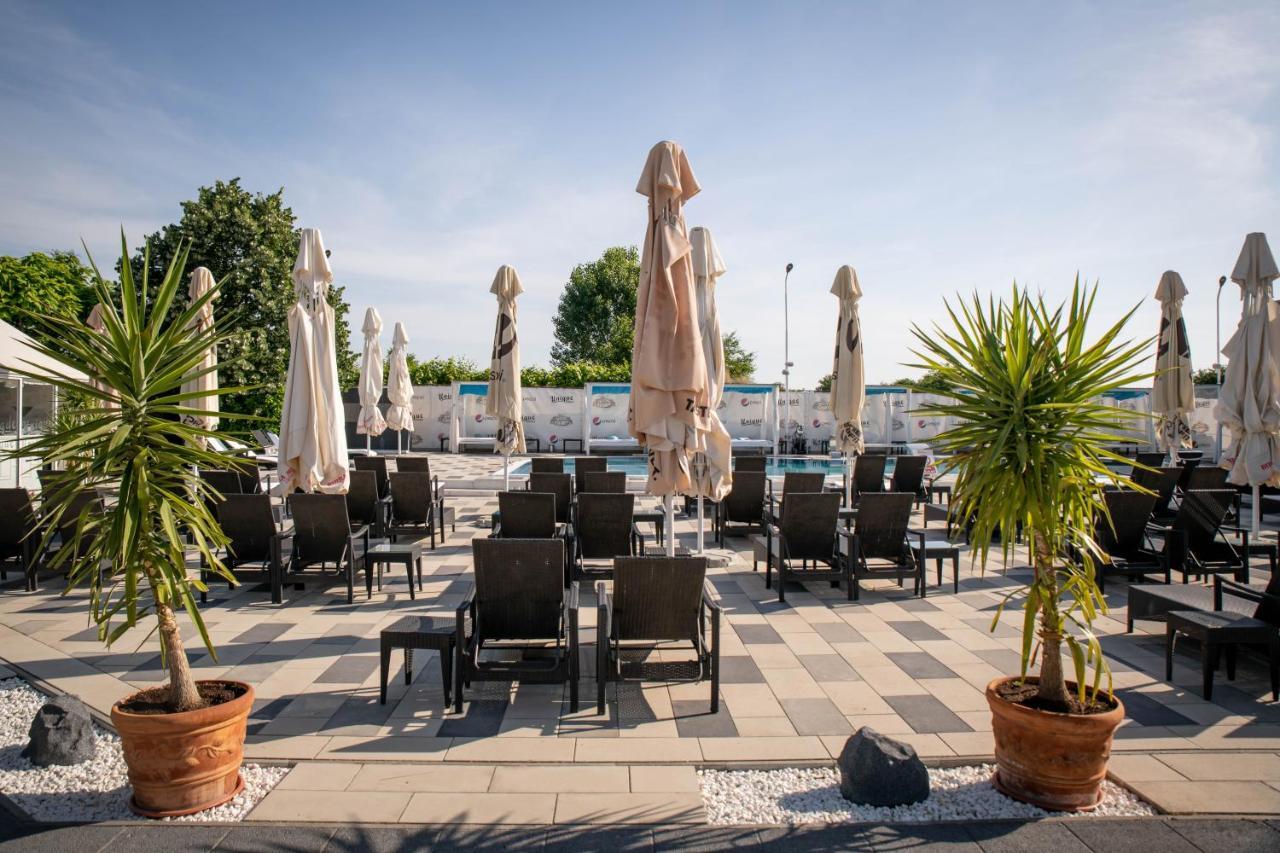 Unique Garden Hotel Braila Ngoại thất bức ảnh